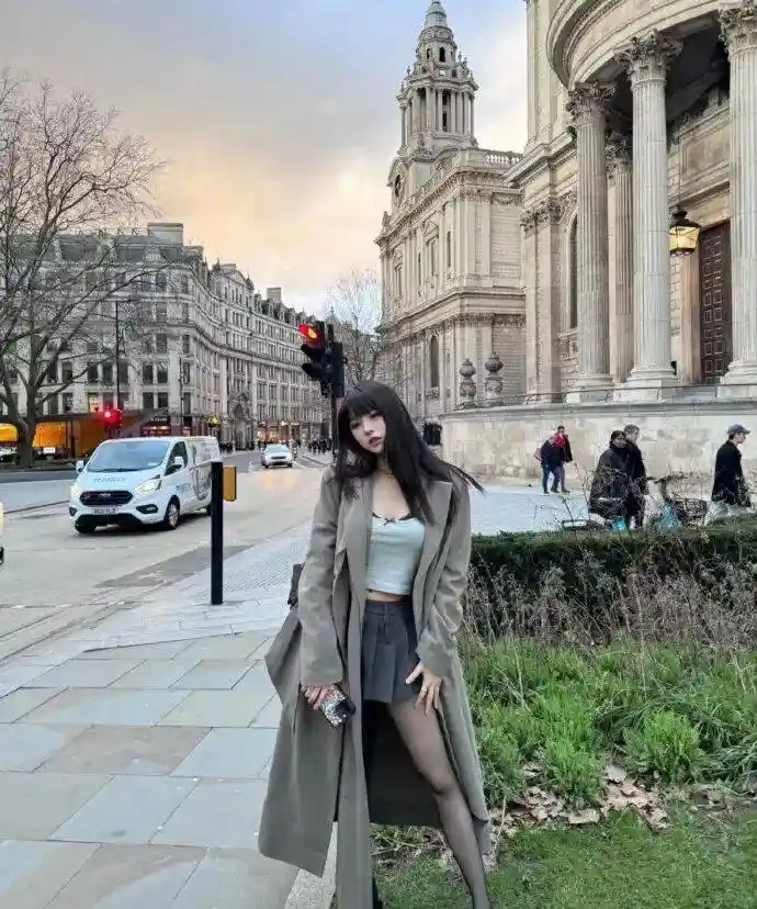 汪峰大女儿惊现超模基因，天使面容邂逅魔鬼身材