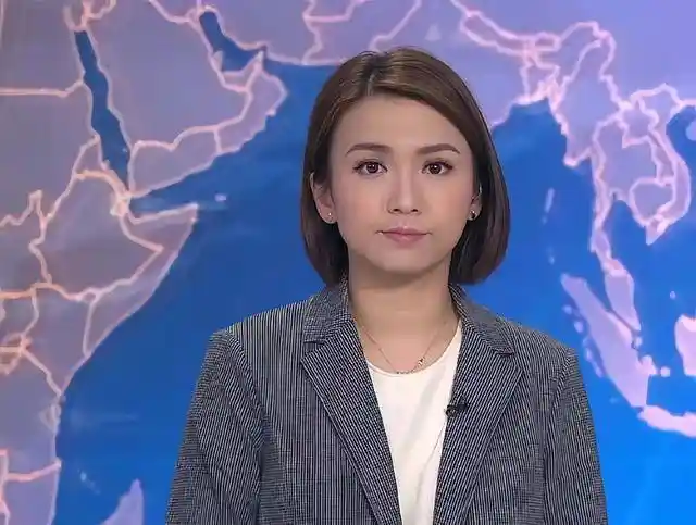 现实版新闻女王火场一线直播，专业表现引爆全网