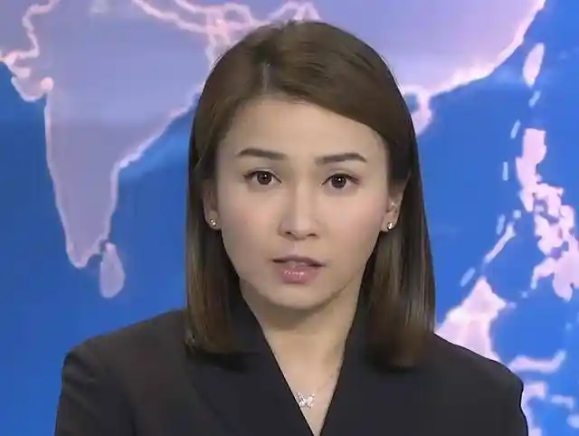 现实版新闻女王火场一线直播，专业表现引爆全网