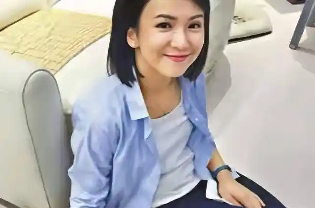 现实版新闻女王火场一线直播，专业表现引爆全网