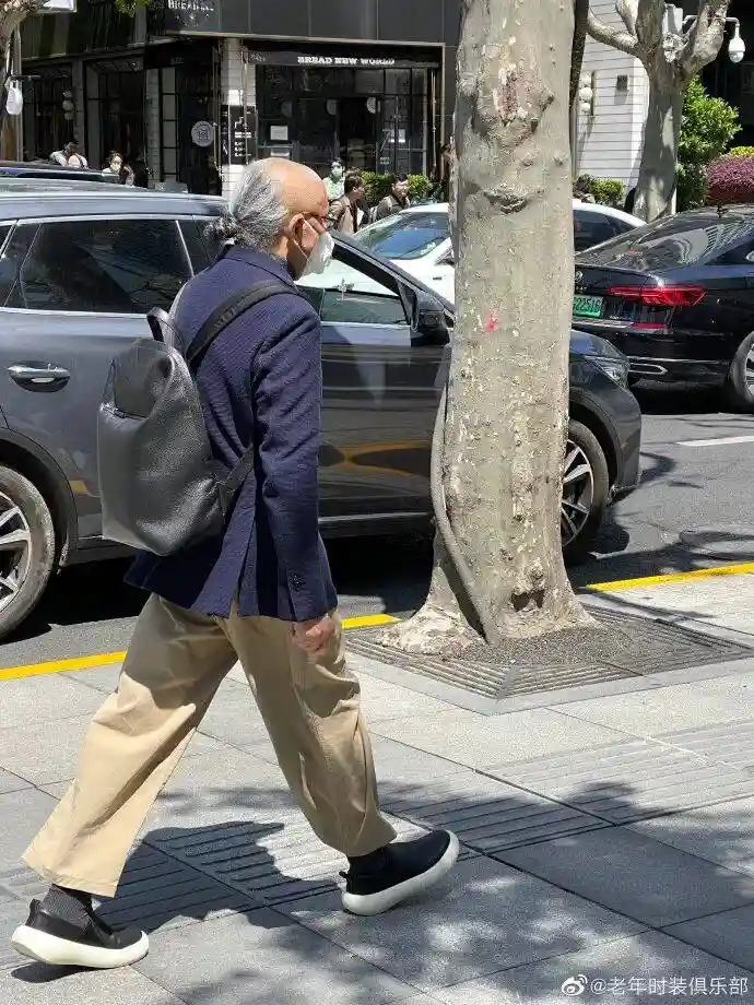 土味穿搭引爆上海街头，银发族气质逆袭成时尚新宠