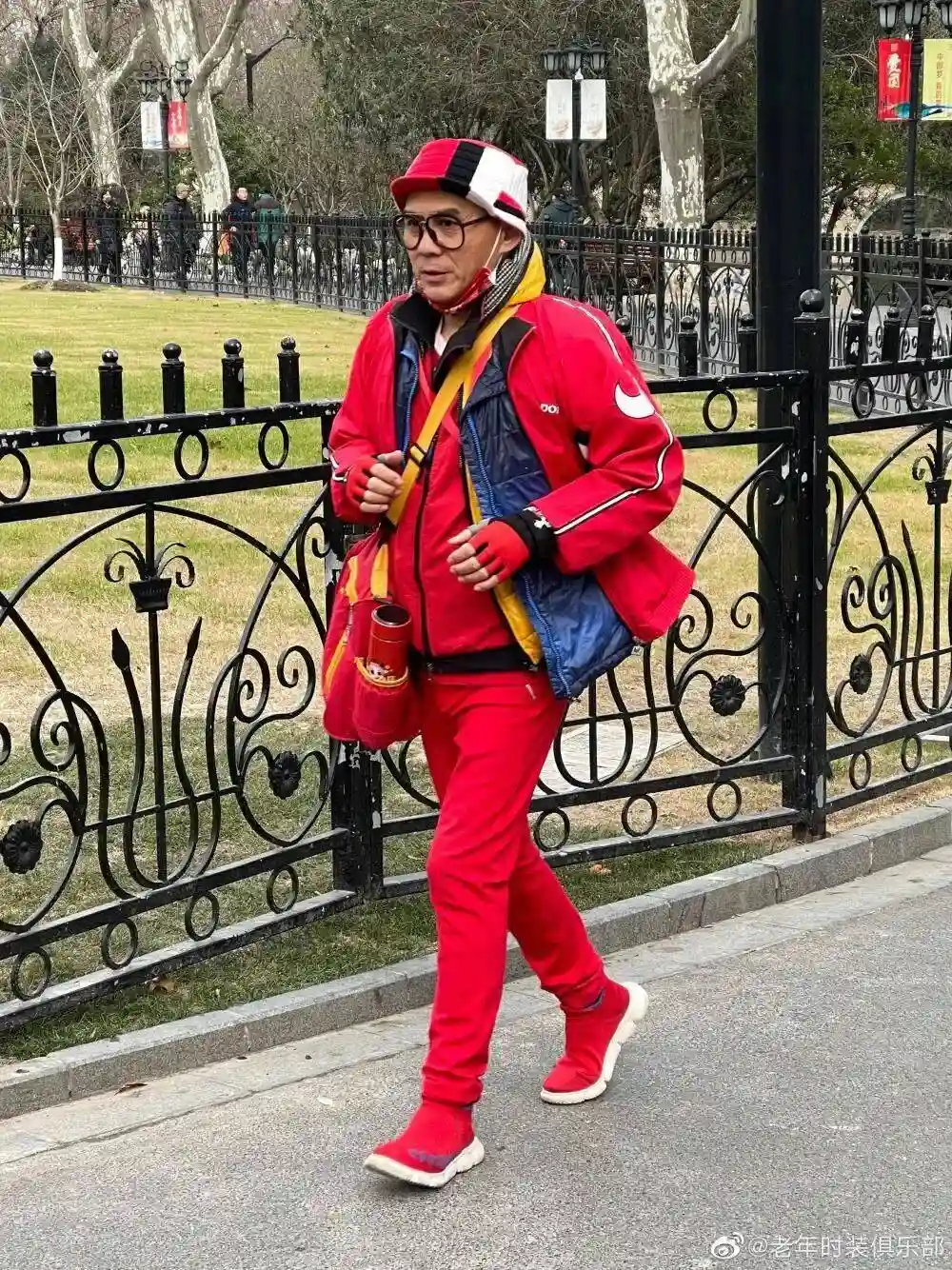 土味穿搭引爆上海街头，银发族气质逆袭成时尚新宠