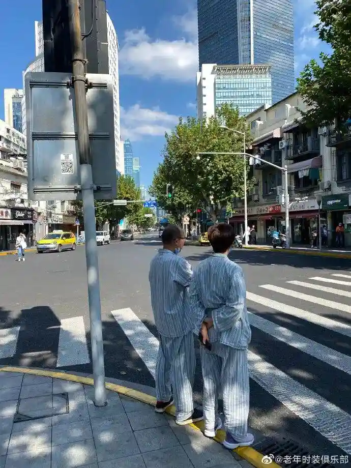 土味穿搭引爆上海街头，银发族气质逆袭成时尚新宠