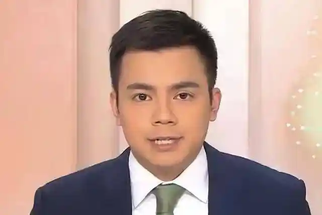 现实版新闻女王火场一线报道，专业台风震撼全网