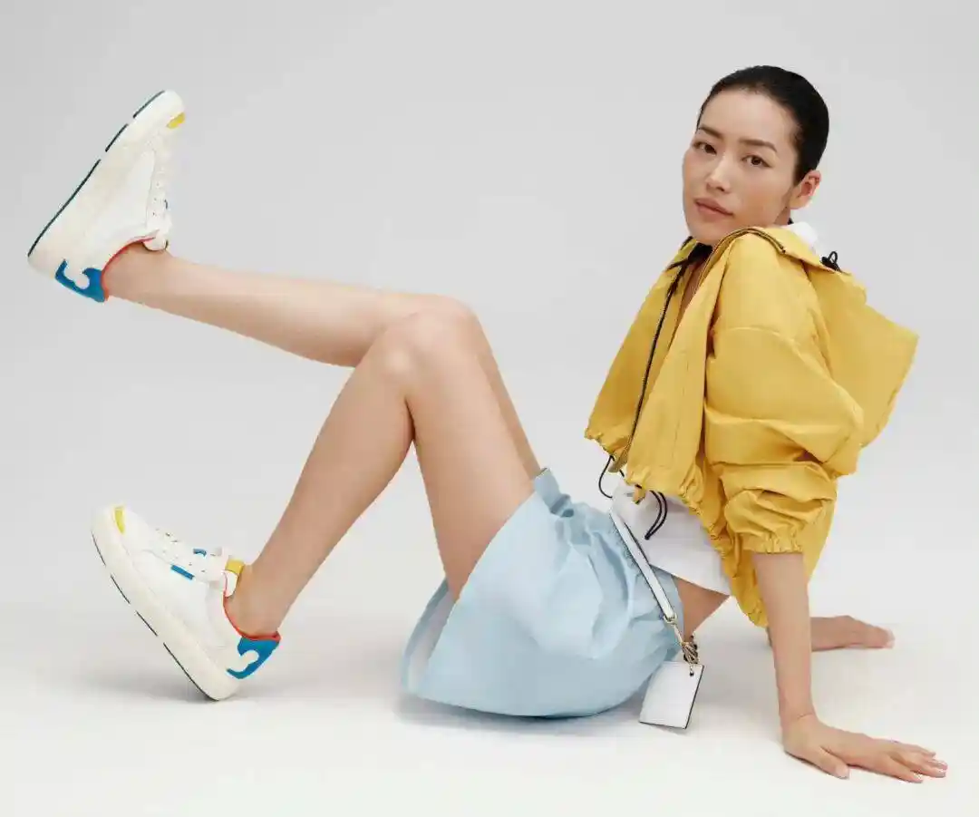 刘雯惊艳亮相：逆天长腿重塑超模美学新标杆