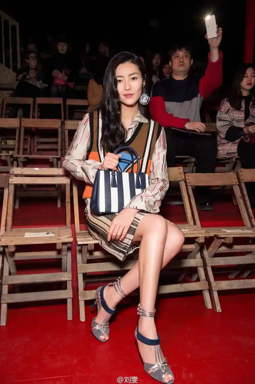 刘雯惊艳亮相：逆天长腿重塑超模美学新标杆