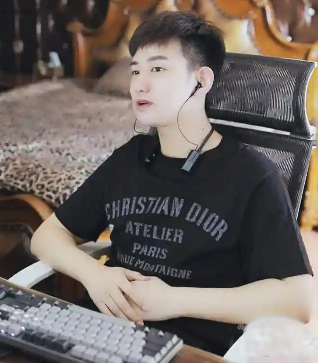 内地网红慷慨解囊驰援香港火灾,百万善款彰显爱心力量