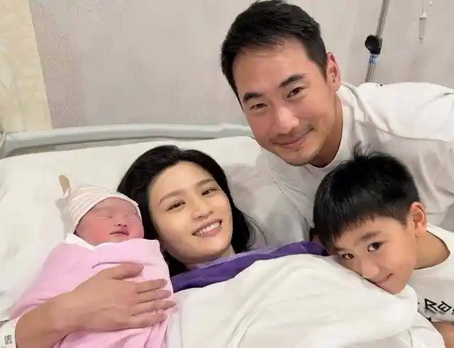 林芊妤剖腹诞女,孕期验血惊现染色体异常引热议