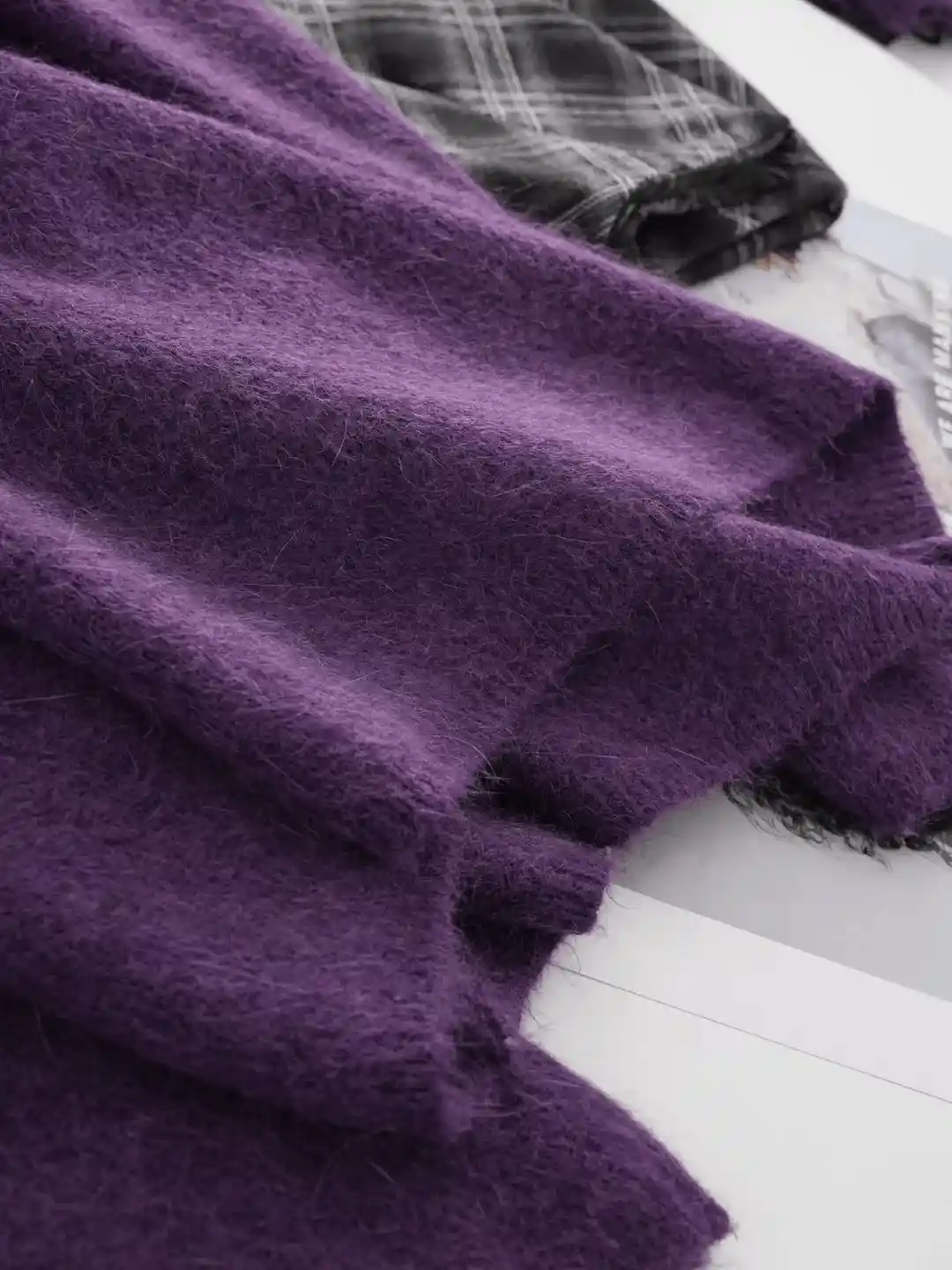 刘诗诗穿紫毛衣+阔腿裤惊艳亮相！兔毛羊毛混搭温柔暴击，大降温后时尚圈炸了