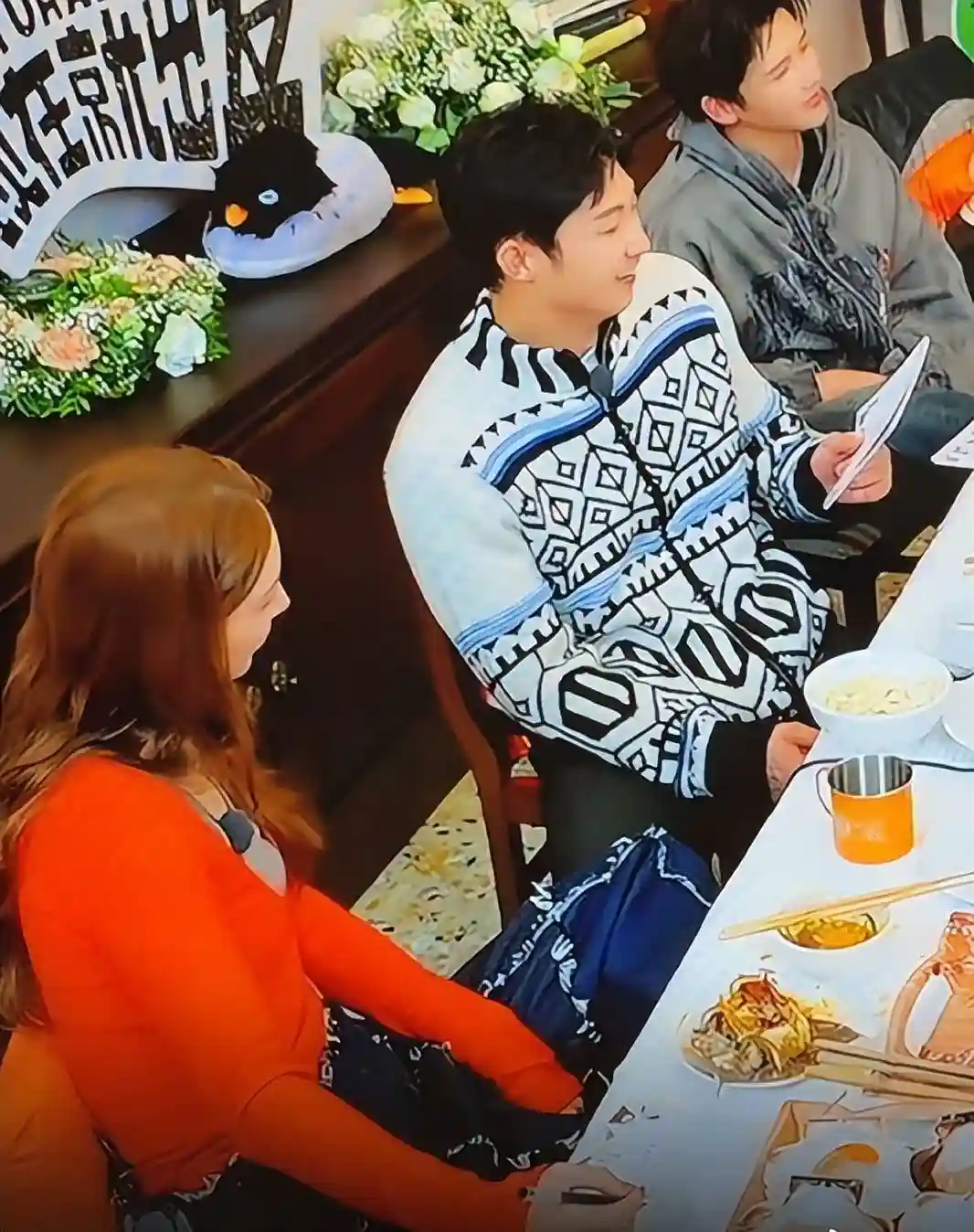 金晨腿搭黄景瑜膝？狗仔曝猛料：两人未谈感情？