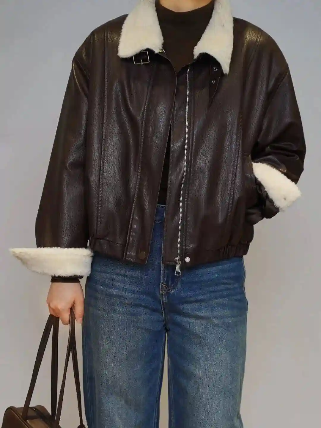 冬日穿搭革命!10件爆款毛衣&外套引爆小红书,威丝曼×拉尔联名设计全网刷屏