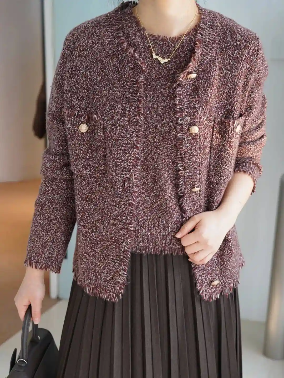 冬日穿搭革命!10件爆款毛衣&外套引爆小红书,威丝曼×拉尔联名设计全网刷屏