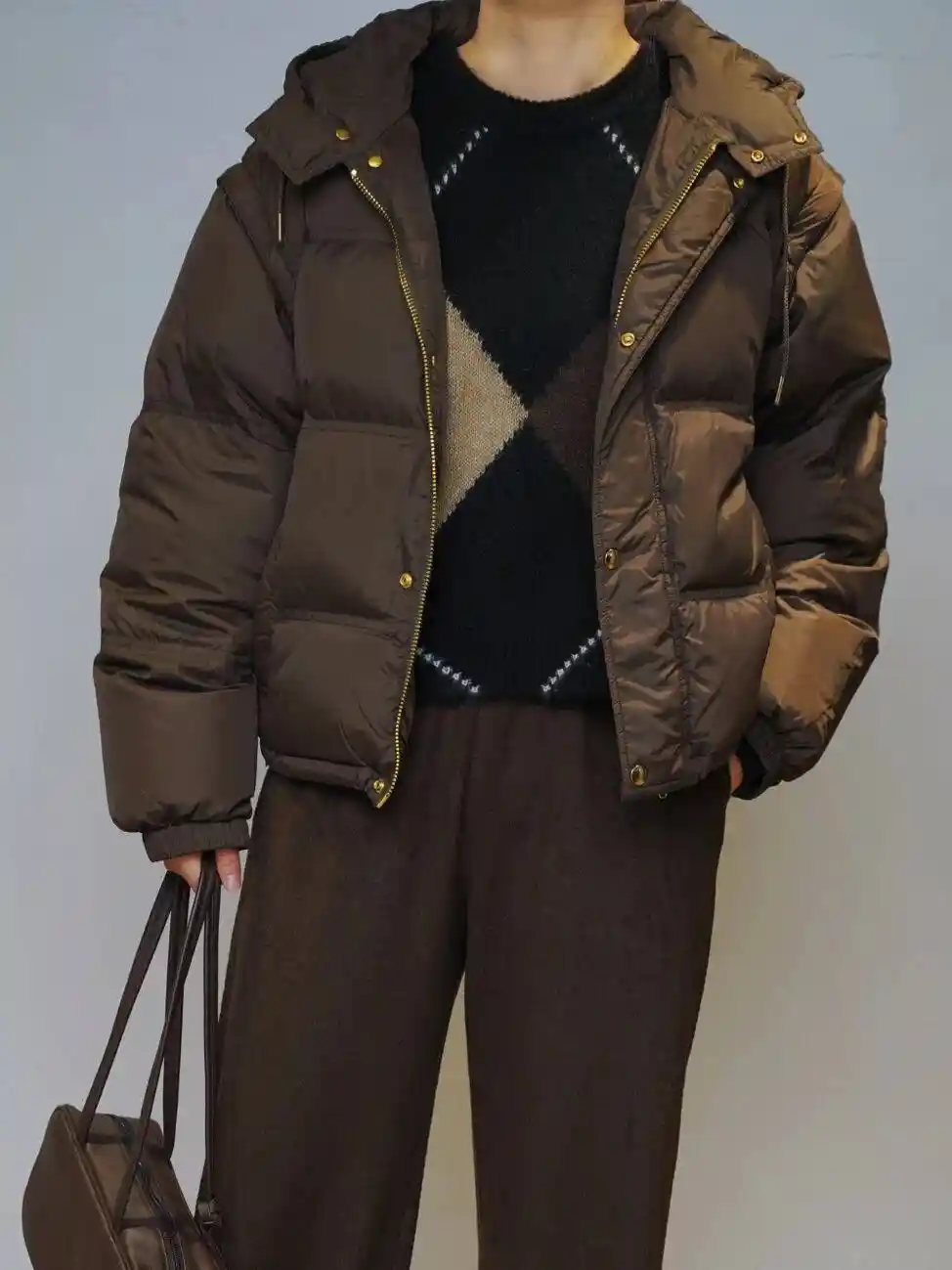 冬日穿搭革命!10件爆款毛衣&外套引爆小红书,威丝曼×拉尔联名设计全网刷屏