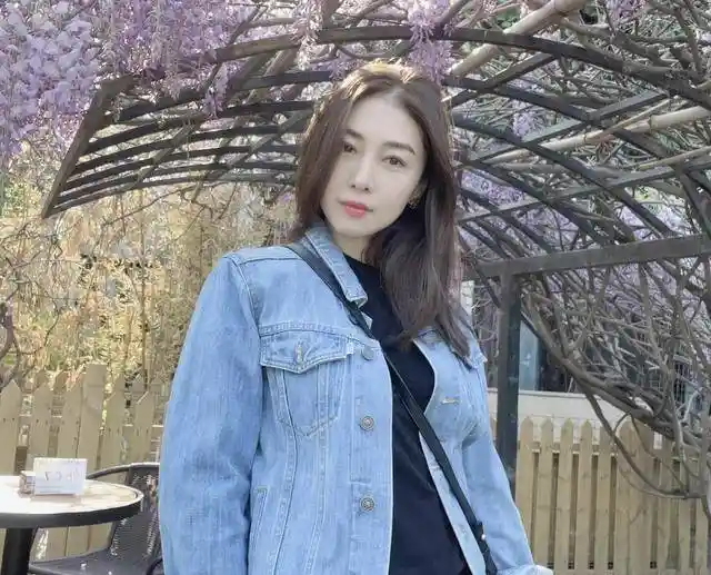 贾晓晨复出拍剧引热议,抑郁症困扰引离婚传闻风波再起