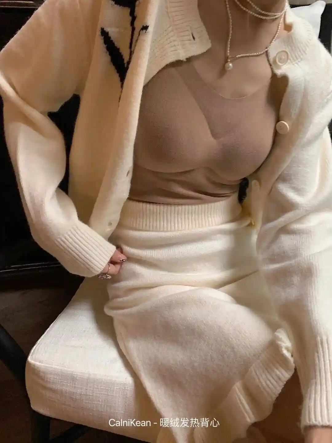 爆款预警!CK德绒无痕暖冬背心引爆社交平台:免Bra设计+买一送一,女性抢购潮席卷全国