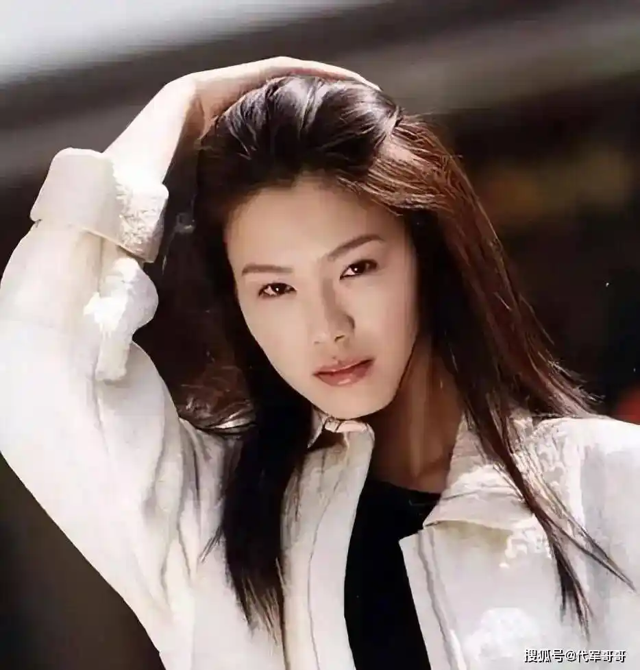 于娜男友神秘离世，20年感情曝光引热议