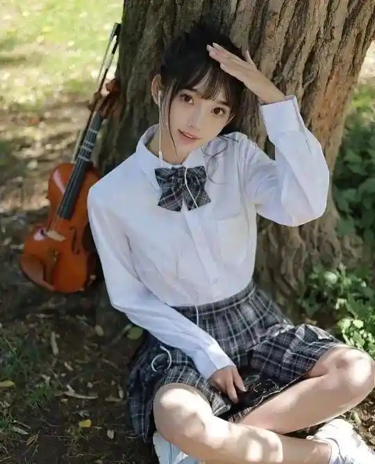 林俊杰恋情实锤?牵手小21岁顶流网红七七,中年顶流与新生代的甜蜜风暴