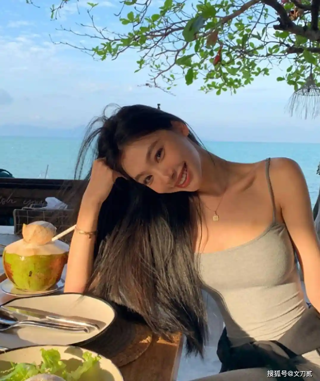 胡彦斌爆火出圈!90后小花集体倒追、顶流女网红争相合体,他凭什么成新晋人间理想?