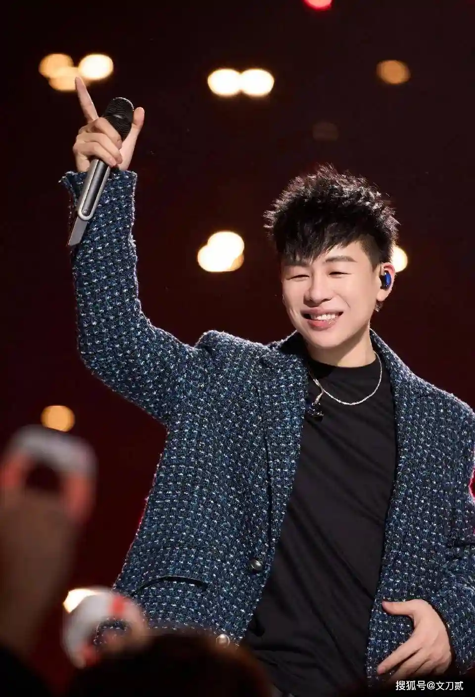 胡彦斌爆火出圈!90后小花集体倒追、顶流女网红争相合体,他凭什么成新晋人间理想?