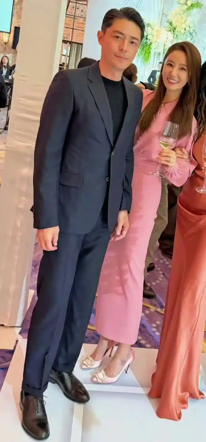 林心如霍建华聚餐曝光,50岁依旧少女感爆棚,霍建华喉结成焦点