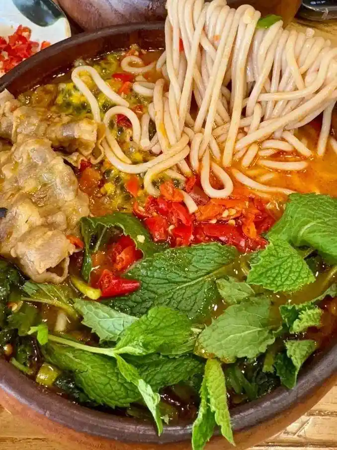 银发族新宠：两大轻松游方式，吃喝玩乐全包揽