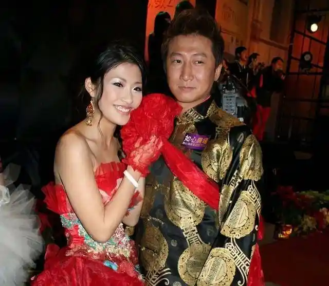 港星周家蔚洪天明夫妇全家迁居深圳,宣布永不回流香港