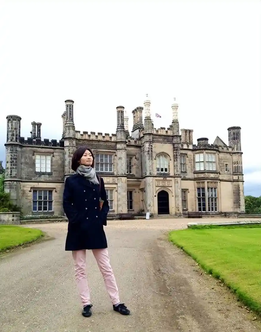 敬一丹女儿弃亿万家产赴乡村支教，简朴穿搭引热议