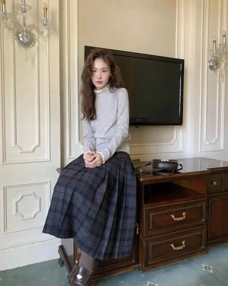 白百何慵懒文艺范穿搭曝光！灰毛衣配牛仔裤秒杀全场