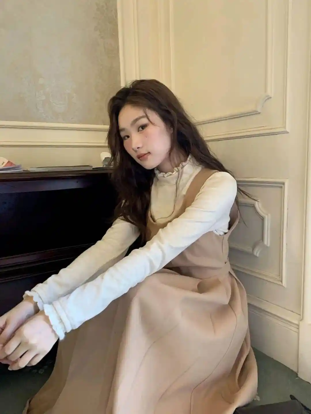 白百何慵懒文艺范穿搭曝光！灰毛衣配牛仔裤秒杀全场