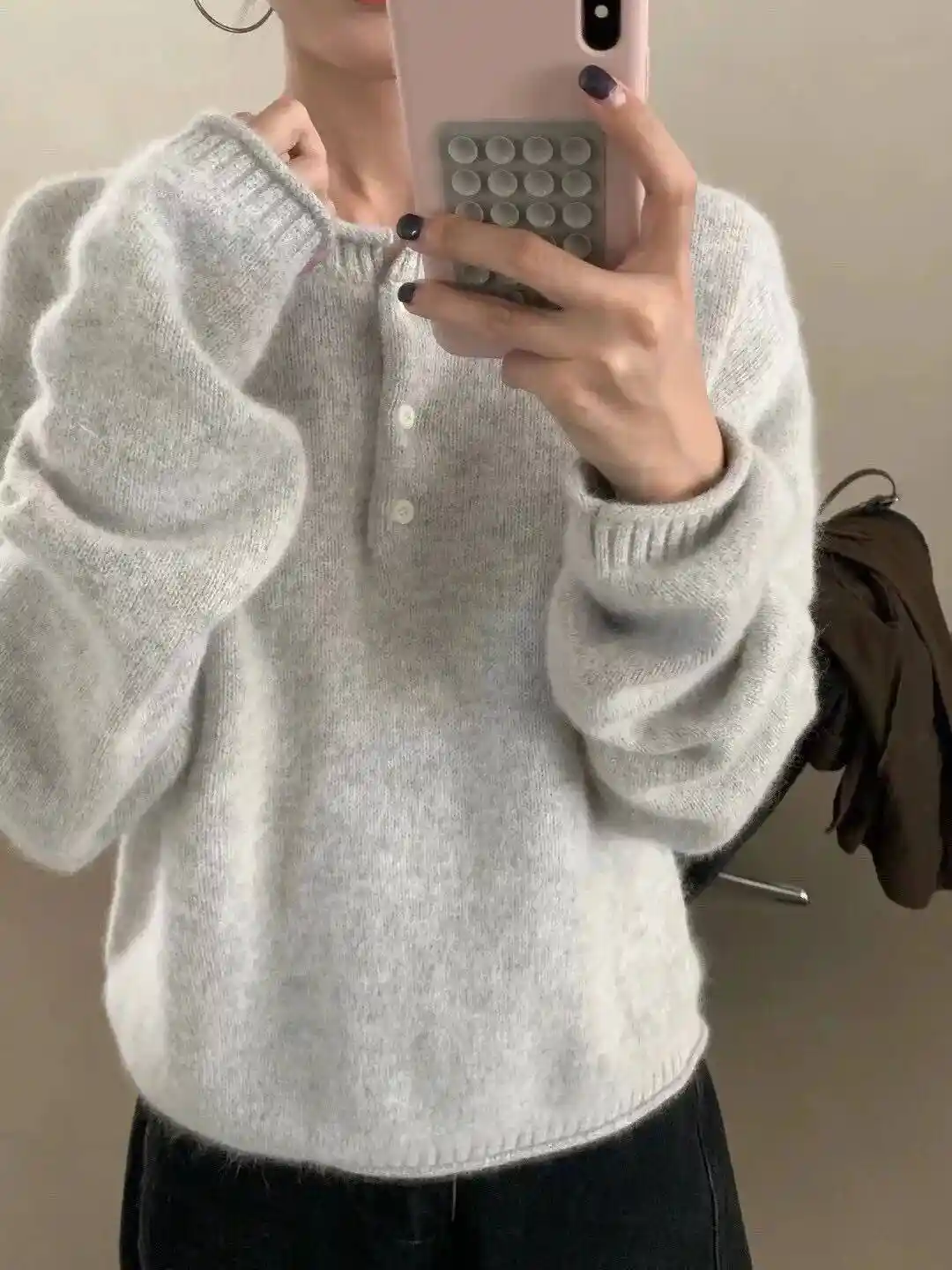 白百何慵懒文艺范穿搭曝光！灰毛衣配牛仔裤秒杀全场