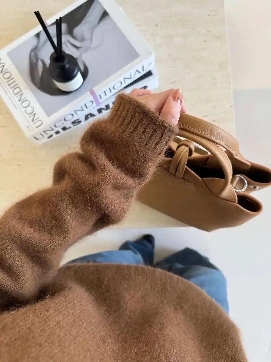 白百何慵懒文艺范穿搭曝光！灰毛衣配牛仔裤秒杀全场