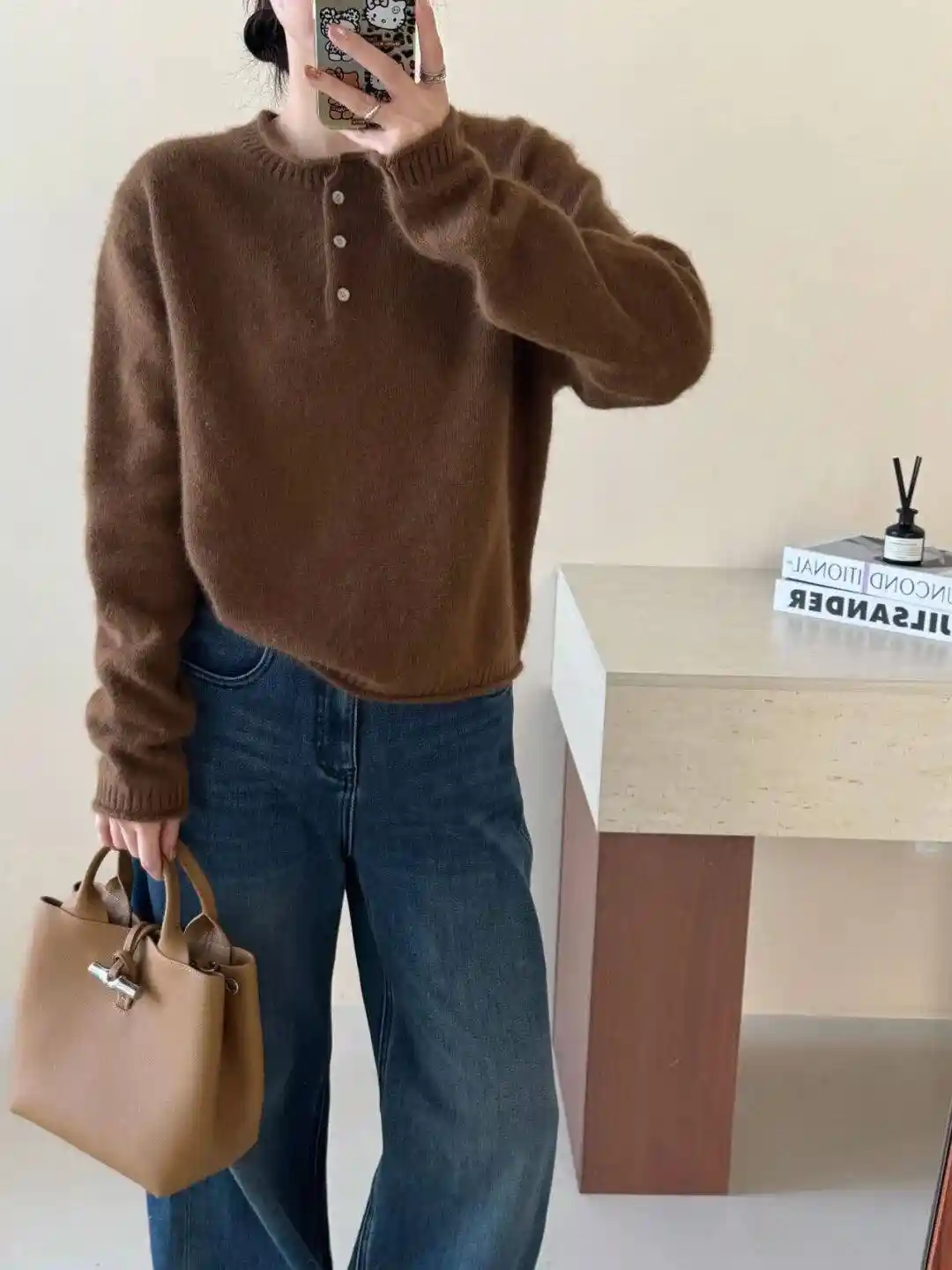 白百何慵懒文艺范穿搭曝光！灰毛衣配牛仔裤秒杀全场