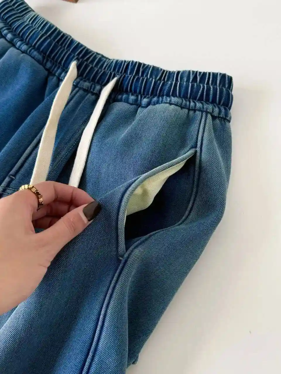 白百何慵懒文艺范穿搭曝光！灰毛衣配牛仔裤秒杀全场