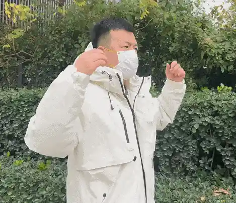 白百何慵懒文艺范穿搭曝光！灰毛衣配牛仔裤秒杀全场