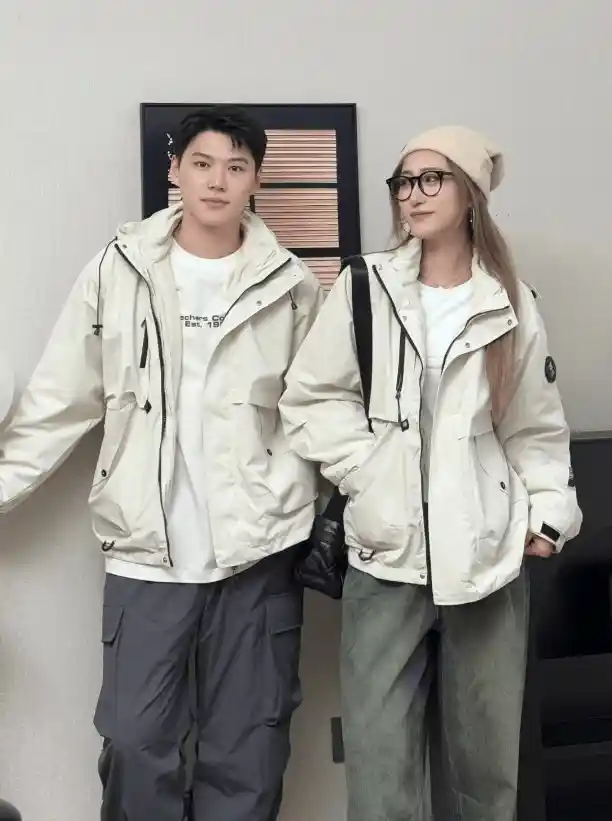 白百何慵懒文艺范穿搭曝光！灰毛衣配牛仔裤秒杀全场