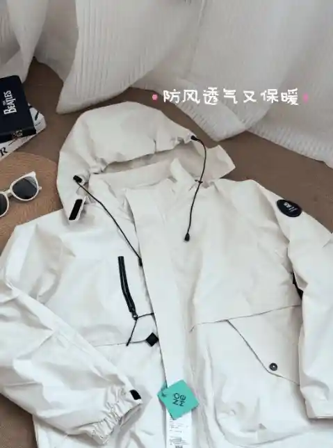 白百何慵懒文艺范穿搭曝光！灰毛衣配牛仔裤秒杀全场