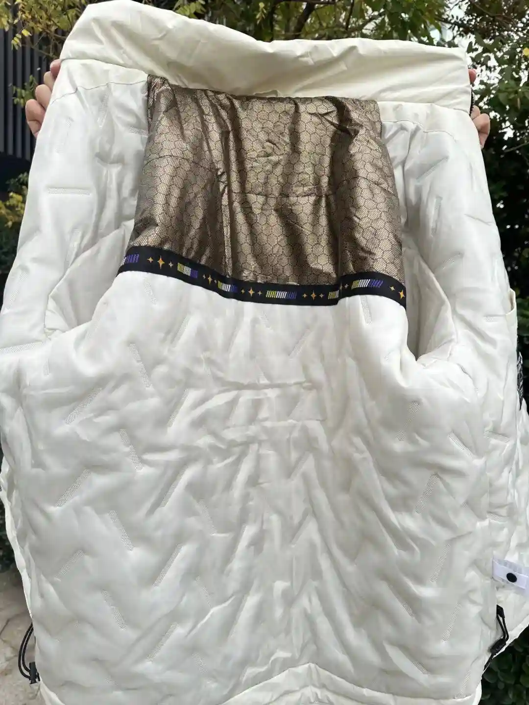 白百何慵懒文艺范穿搭曝光！灰毛衣配牛仔裤秒杀全场