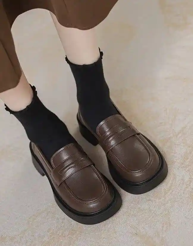 白百何慵懒文艺范穿搭曝光！灰毛衣配牛仔裤秒杀全场