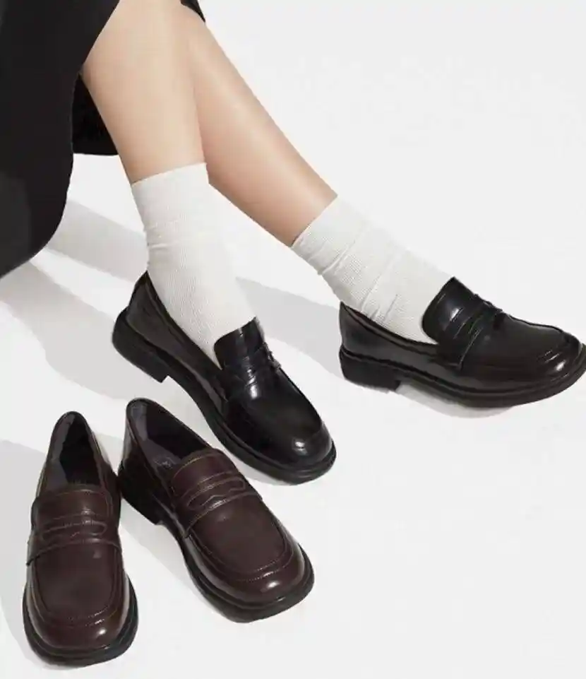 白百何慵懒文艺范穿搭曝光！灰毛衣配牛仔裤秒杀全场