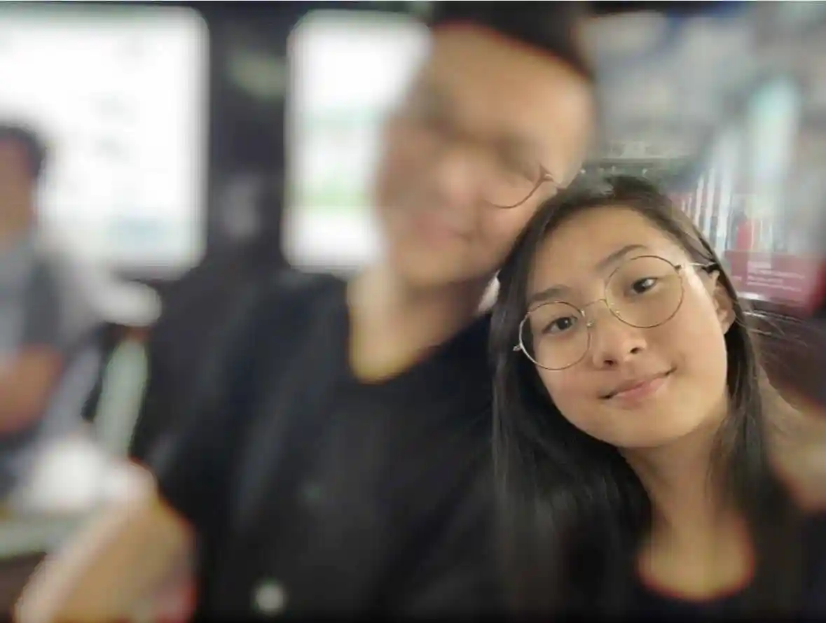 19岁TVB国民妹妹人设一夜倾塌！私密合照曝光引爆全网，知情人曝其四年四段隐秘恋情