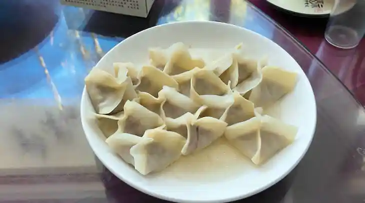 【缅甸顶流夫妻爆火出圈!舌尖闯入陇川:一碗米线搅动中缅乡村新经济】