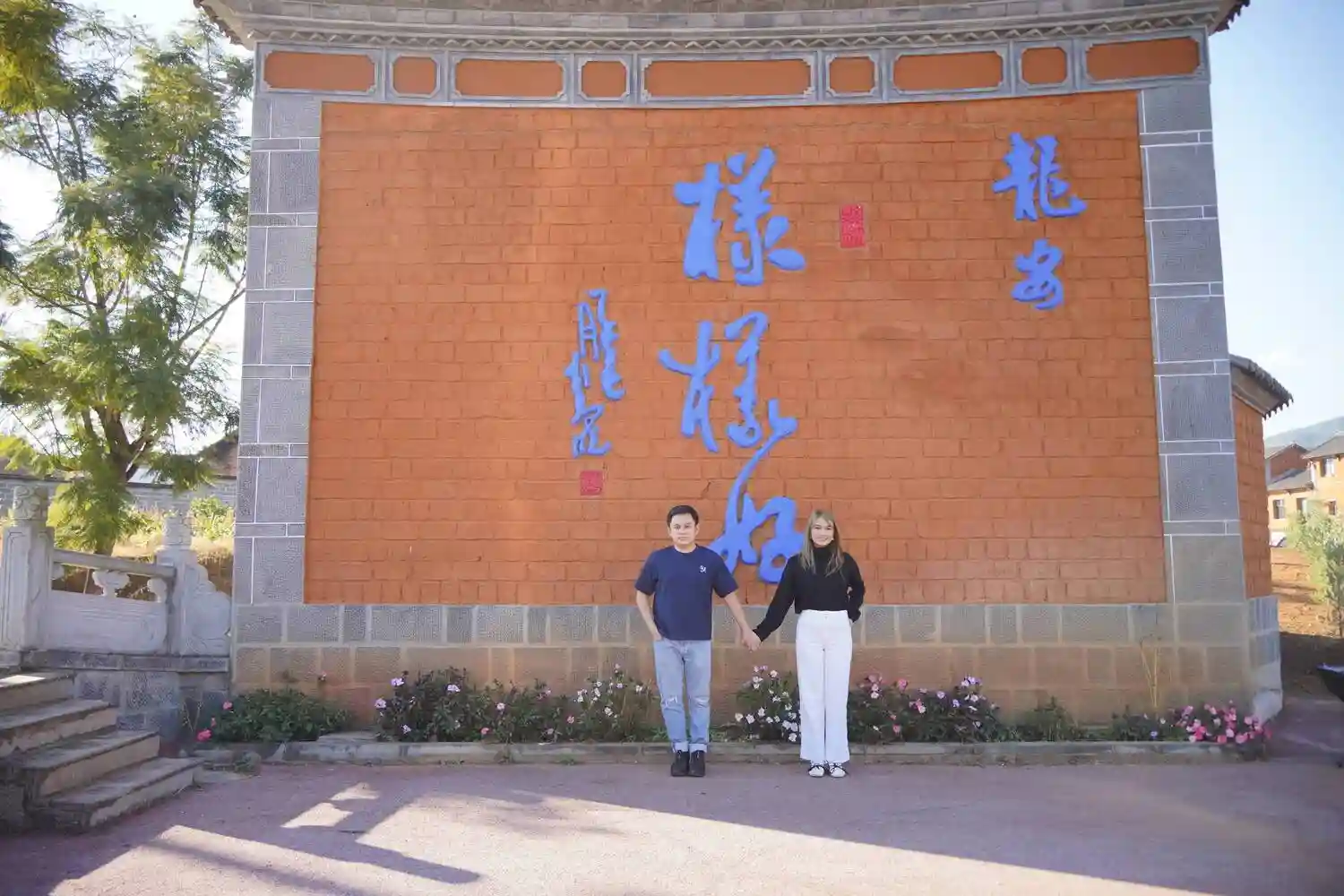 【缅甸顶流夫妻爆火出圈!舌尖闯入陇川:一碗米线搅动中缅乡村新经济】