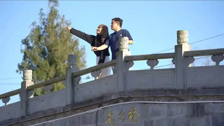 【缅甸顶流夫妻爆火出圈!舌尖闯入陇川:一碗米线搅动中缅乡村新经济】