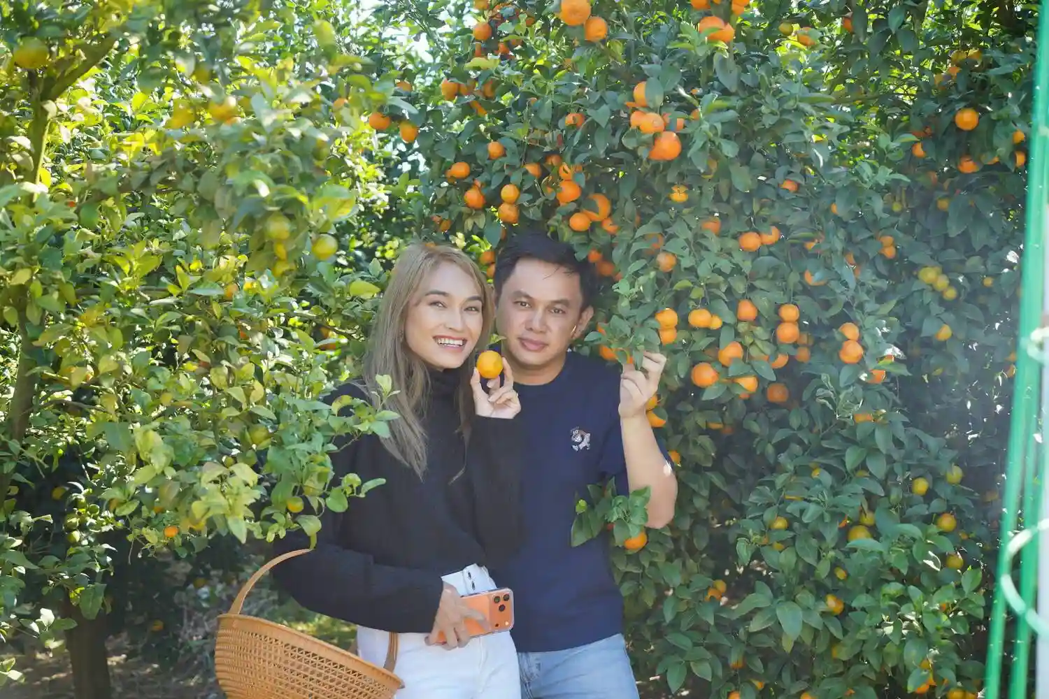 【缅甸顶流夫妻爆火出圈!舌尖闯入陇川:一碗米线搅动中缅乡村新经济】