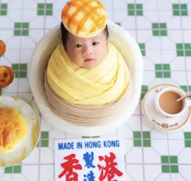 袁伟豪宝儿满月照曝光，恩爱夫妻萌娃吸粉引热议