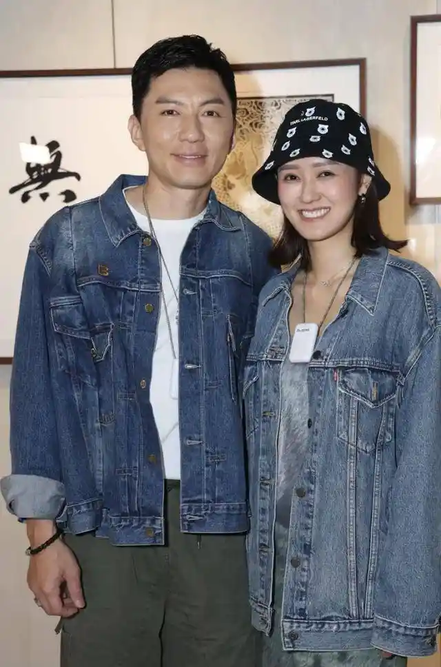 袁伟豪宝儿满月照曝光，恩爱夫妻萌娃吸粉引热议