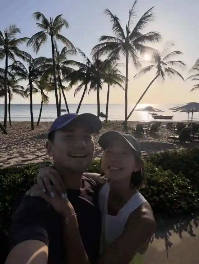 梁诺获全家温馨庆生，一屋子美女争相献吻引热议