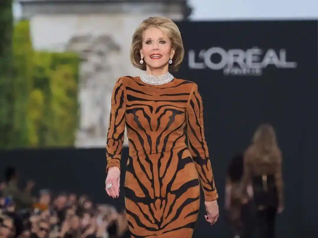 巩俐杨紫琼逆龄破圈：当新龄美成为全球女性的硬核话语权