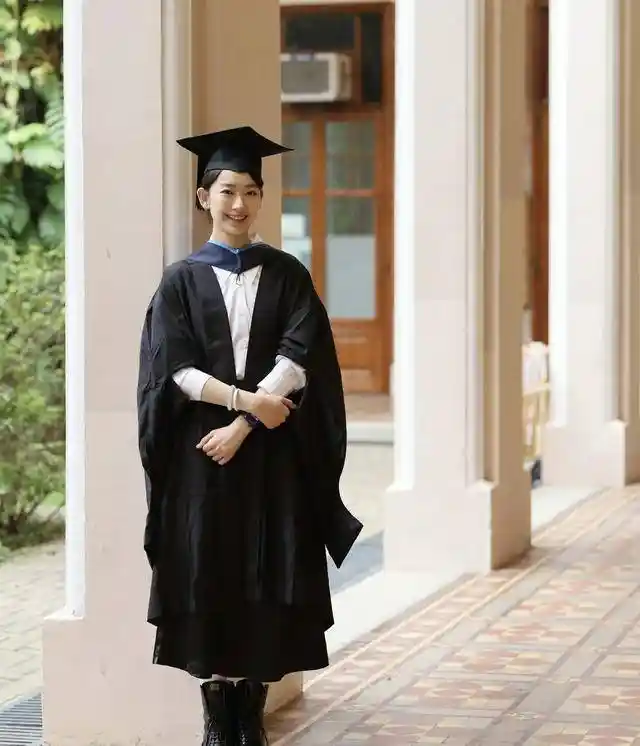 林恺铃港大硕士毕业引热议,与母亲龚慈恩神似引猜测