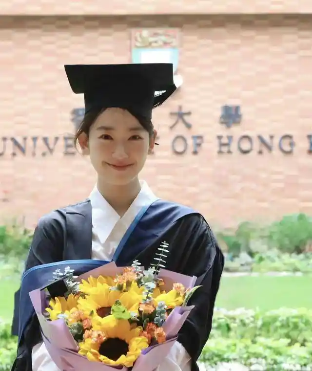 林恺铃港大硕士毕业引热议,与母亲龚慈恩神似引猜测